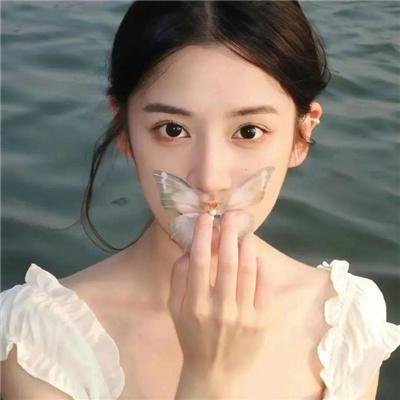 虚拟小姐在看着你